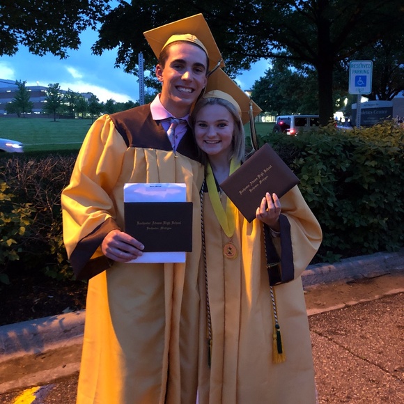 Meet your Posher, Elise - Picture 2 of 3